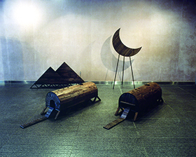 月を守るものたち